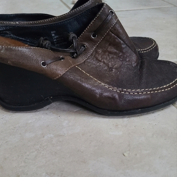 Me Too brown Leather clogs - Picture 4 of 5